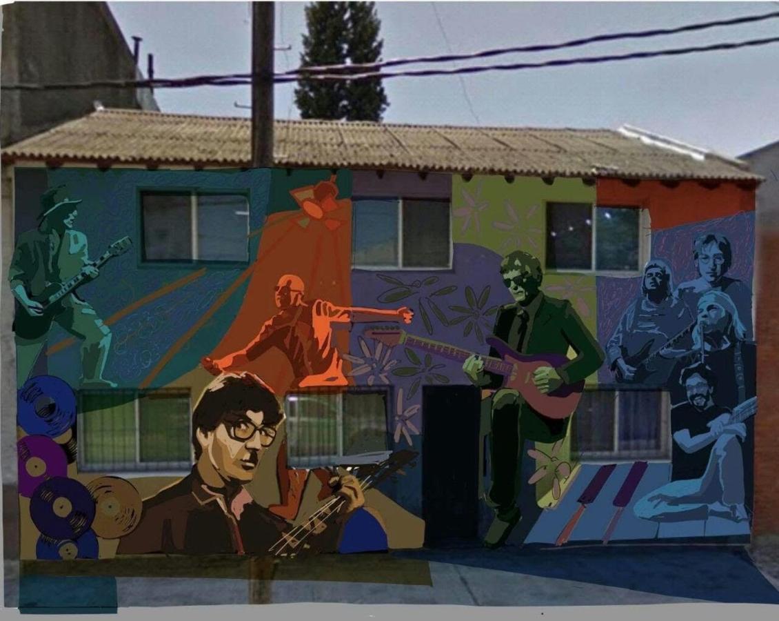 La Casa De Los Murales 阿韦利亚内达 外观 照片