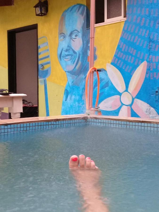 La Casa De Los Murales 阿韦利亚内达 外观 照片