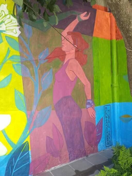 La Casa De Los Murales 阿韦利亚内达 外观 照片