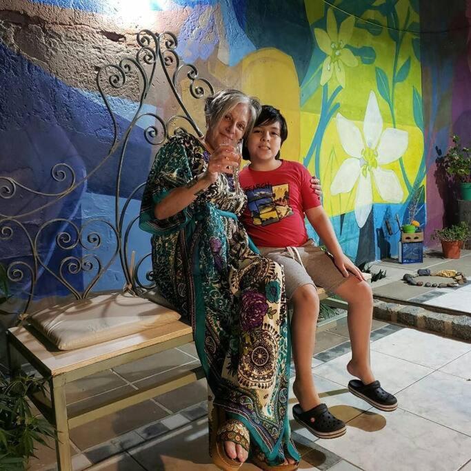 La Casa De Los Murales 阿韦利亚内达 外观 照片